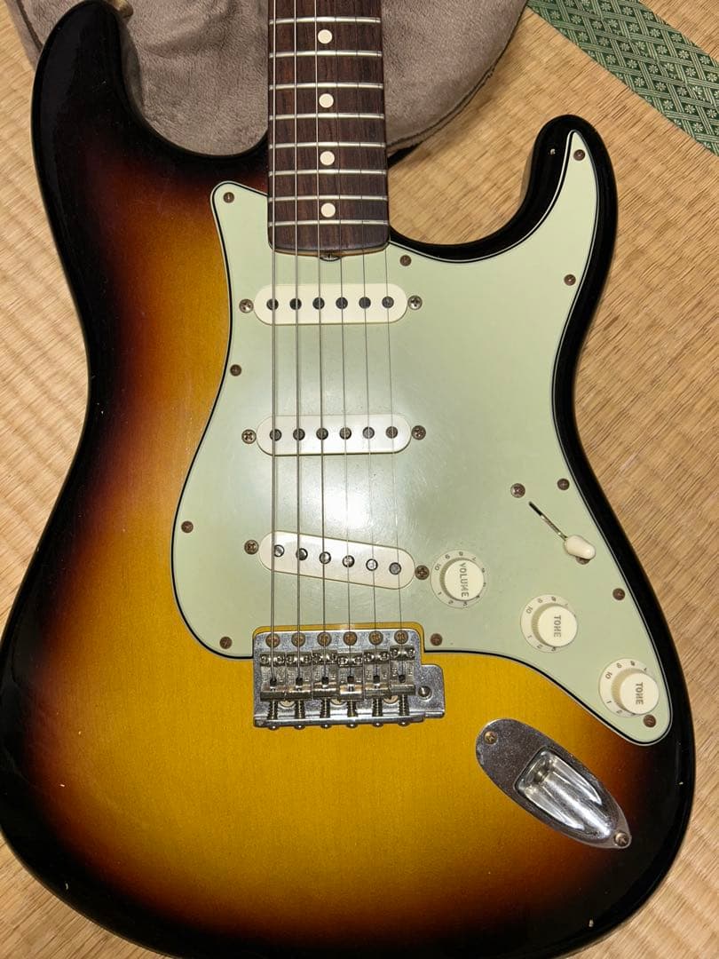 Fender Stratocaster サンバーストモデル