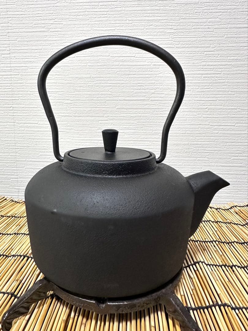 美品、供箱、取説付　三条特殊鋳工所造UNILLOY 鉄瓶１リットル　南部鉄瓶