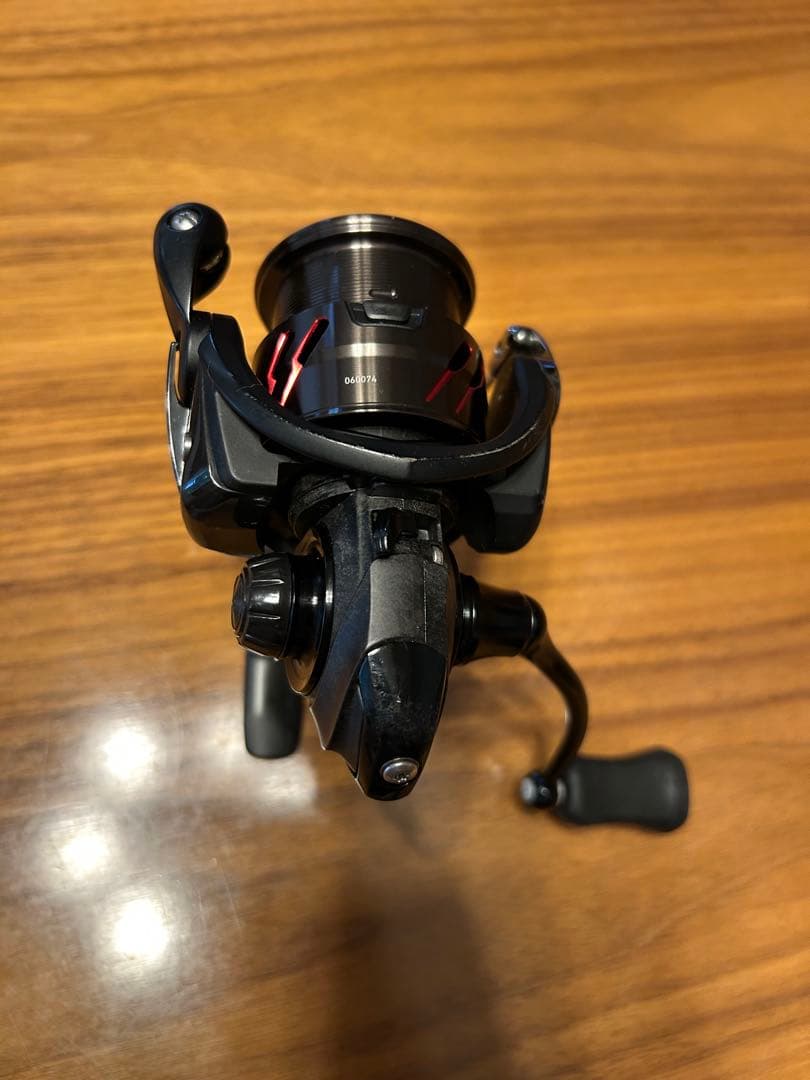 18タトゥーラLT2500S-XHスピニングリール ブラック　追加　ラインおまけ