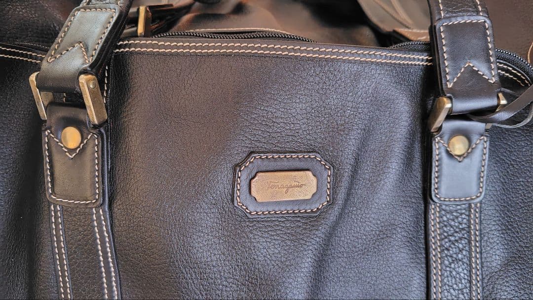 フェラガモ ボストンバッグ 黒 本革