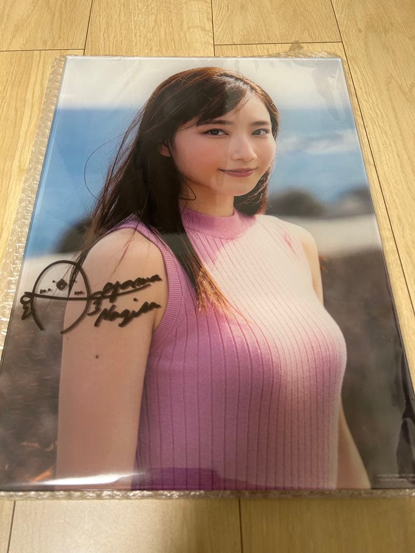 青山なぎさ　直筆サイン入りクリアアクリルアート