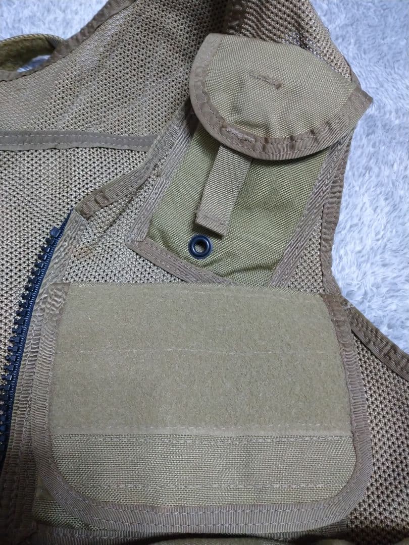 米イーグル社 衛生兵向きタクティカルベスト モール装備 USMCポーチ付き