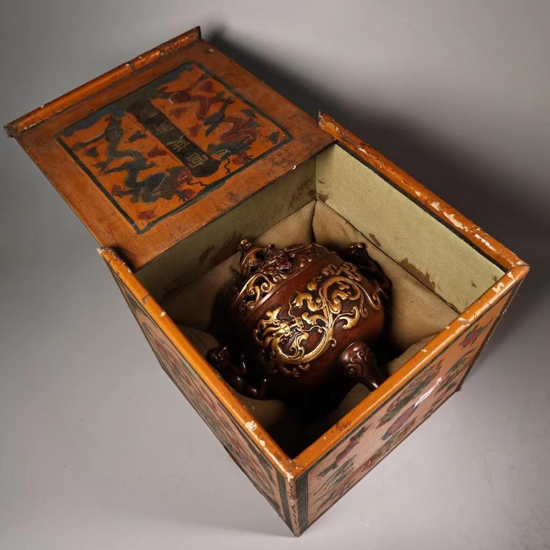 中国古美術・旧藏純銅製の高浮彫り彫刻と鎏金・紫銅製香炉・仏具・案頭・置物・文房具