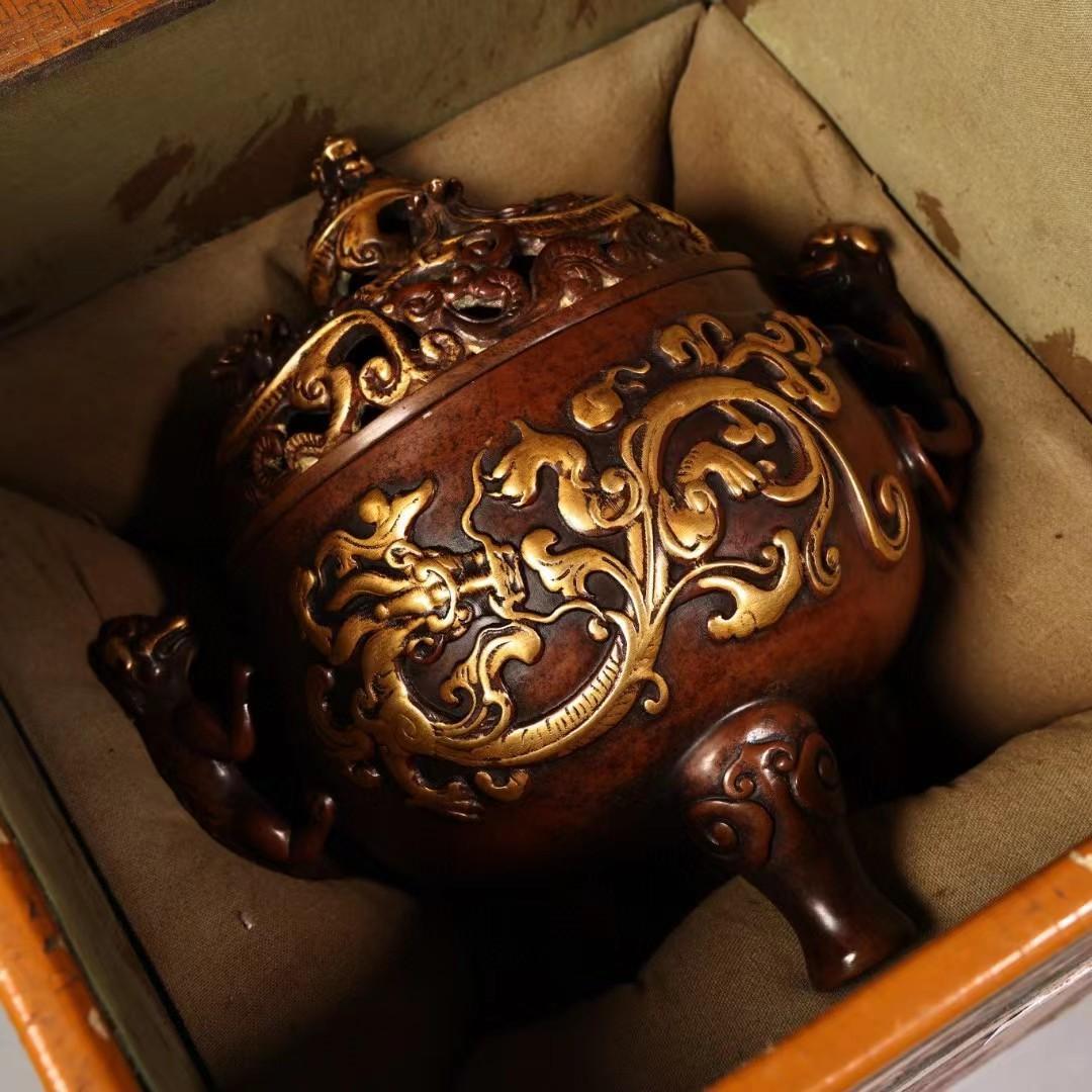 中国古美術・旧藏純銅製の高浮彫り彫刻と鎏金・紫銅製香炉・仏具・案頭・置物・文房具