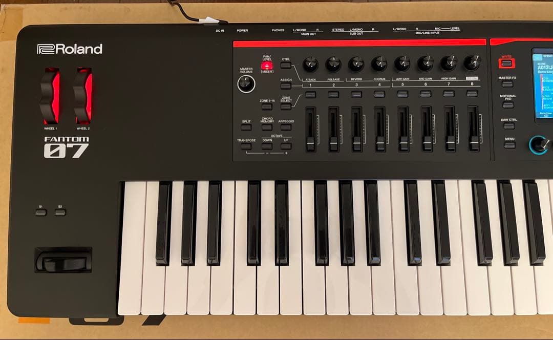 【新品同様】Roland FANTOM 07 シンセサイザー 76鍵