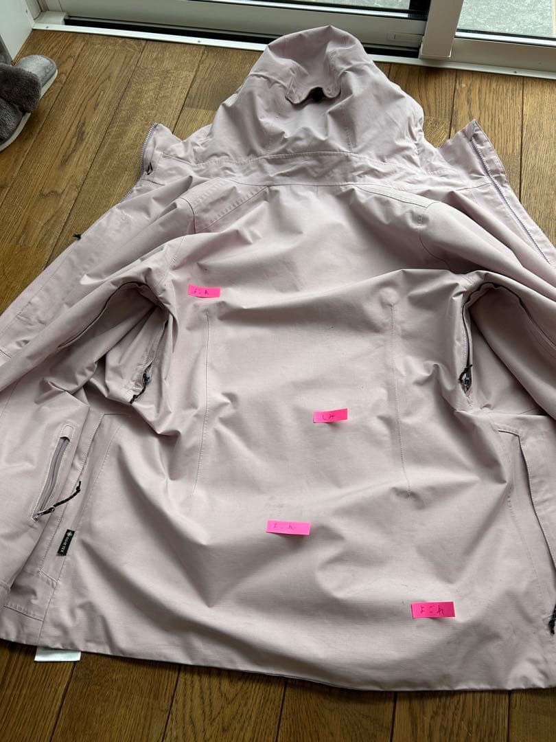 薄いピンク スノーボードジャケット