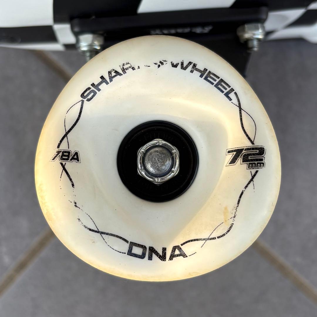 【最終価格】フルカスタム ペニー 22インチ シャークウィール 72mm DNA