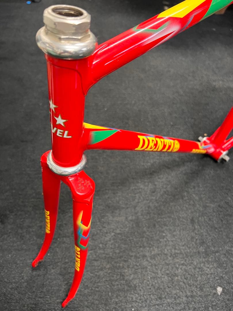 ピストフレーム