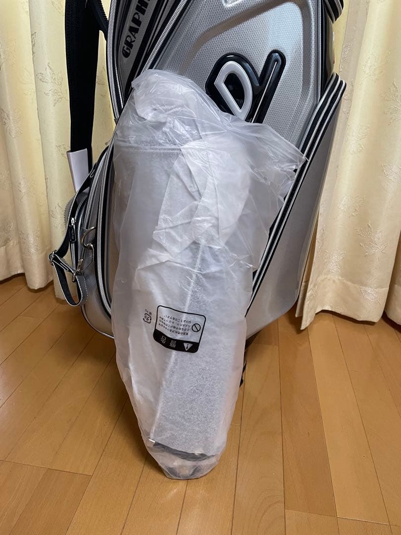 【新品】GRAPHITE DESIGN TOUR AD シルバー　キャディバッグ