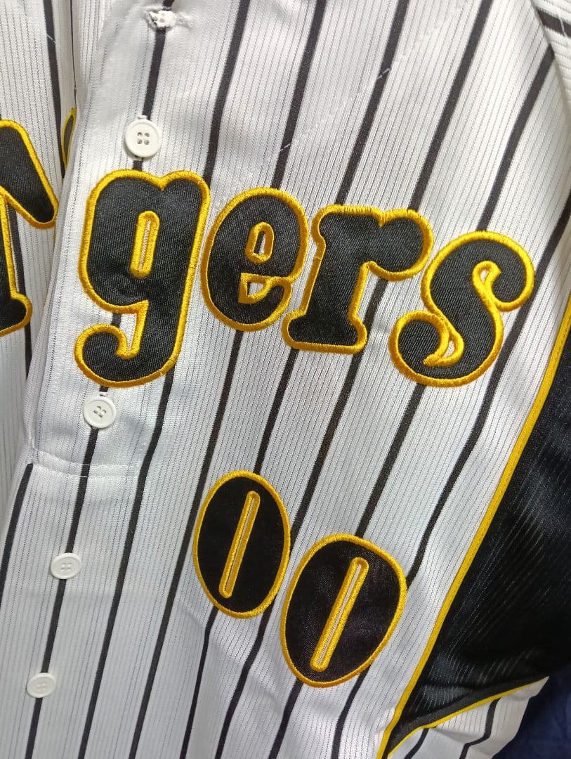 超希少・新品タグ付き！シャープ産業 阪神タイガース 田中秀太 ユニフォーム M