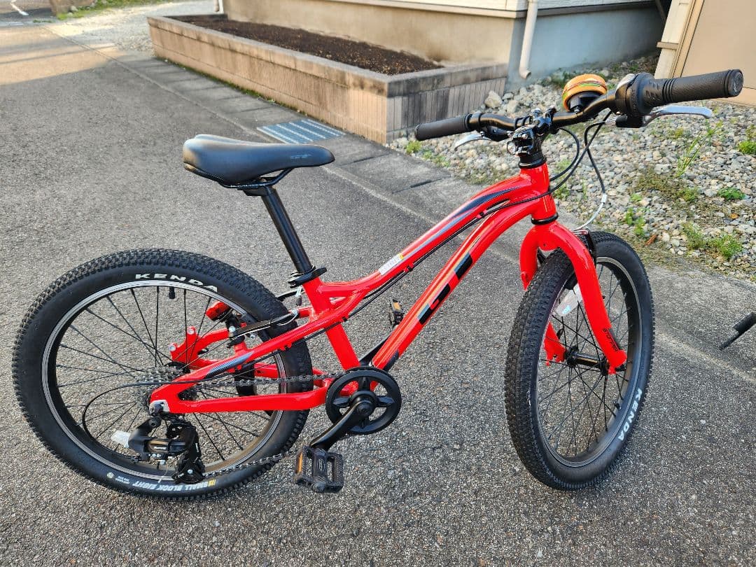【テツ】GT レッド 20インチ マウンテンバイク KENDAタイヤ