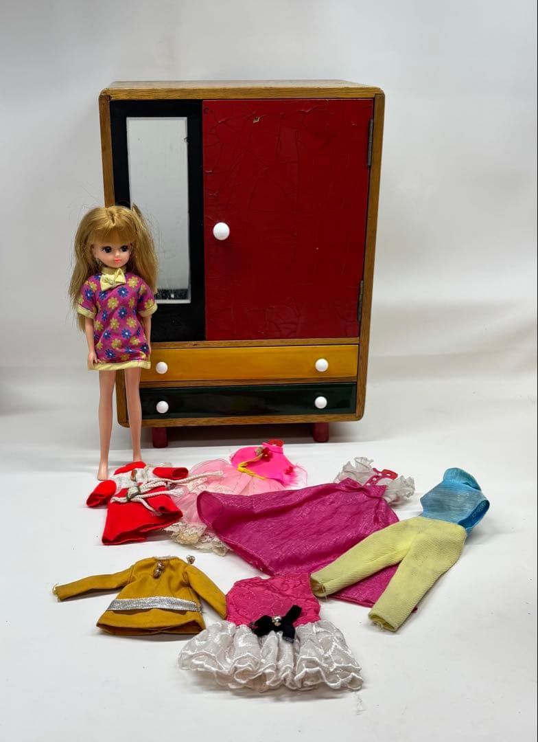 4代目リカちゃん 人形 服 タンス　昭和レトロ 人形家具 洋服　9点セット