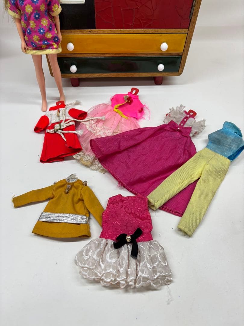 4代目リカちゃん 人形 服 タンス　昭和レトロ 人形家具 洋服　9点セット