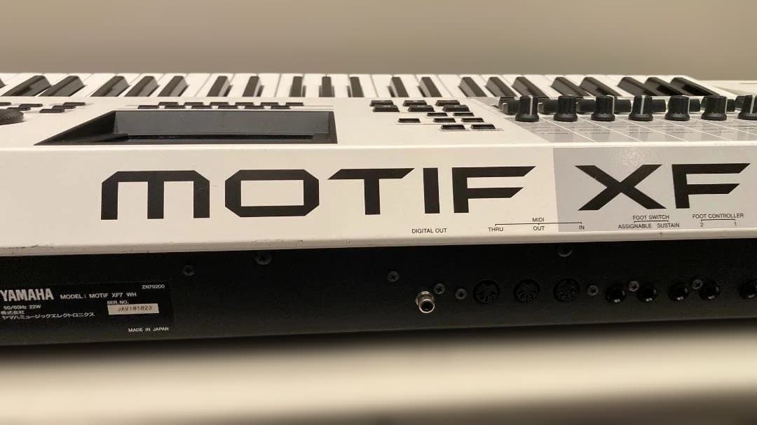 【中古】YAMAHA MOTIF XF7 WH シンセサイザー ハードケース付