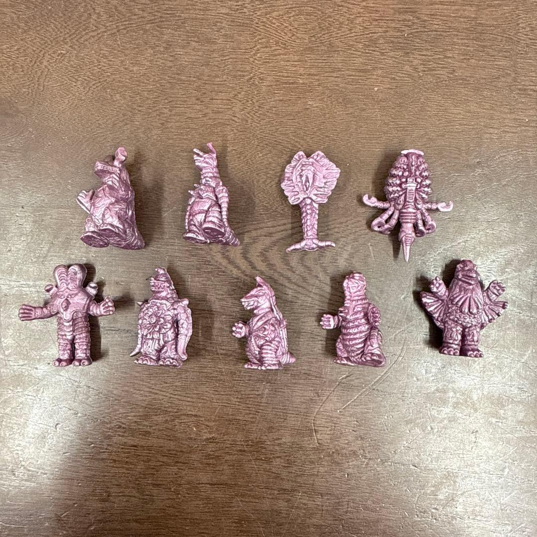 ウルトラマン　怪獣消しゴム　円谷プロ　紫　パープル　メタリック