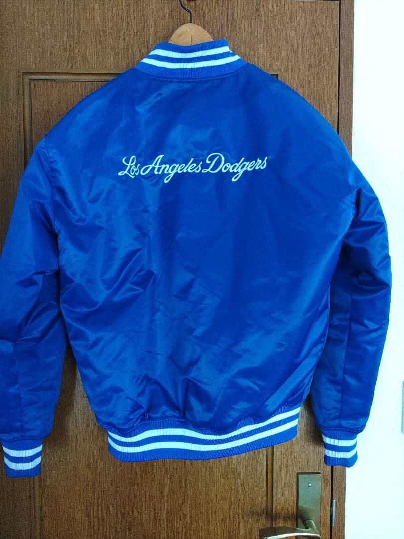4月15日限定特価！ロサンゼルス・ドジャーススタジャン
