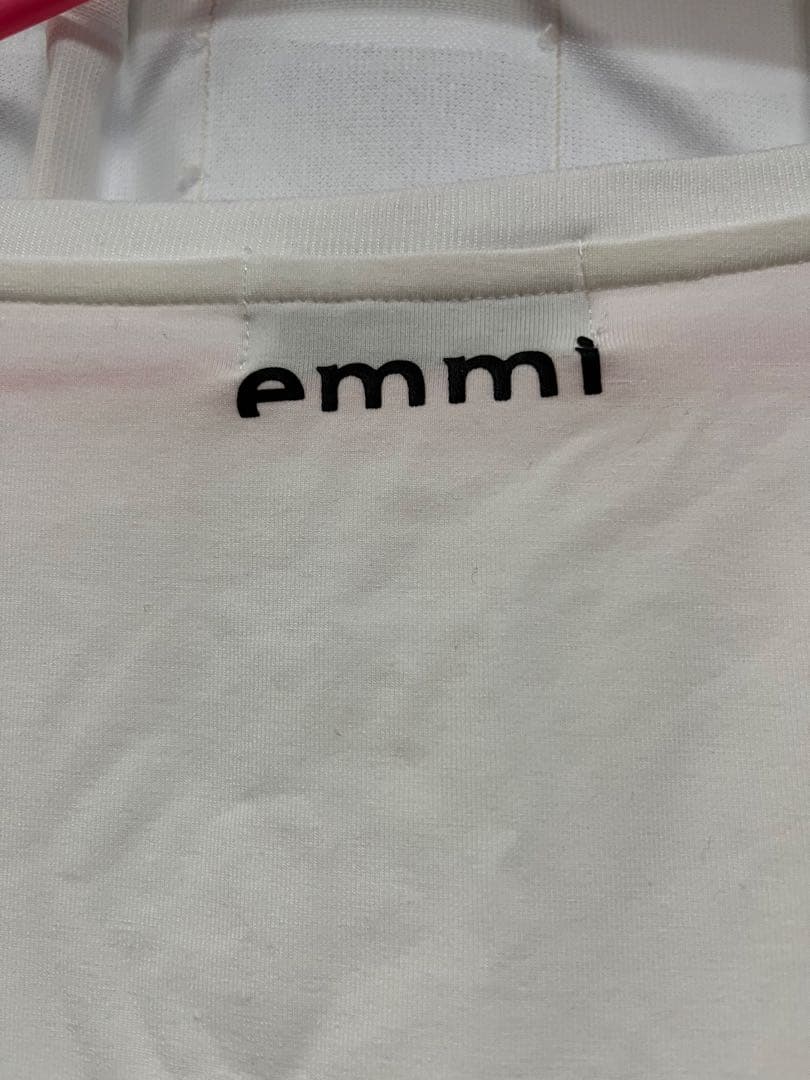 エミヨガ　トップス