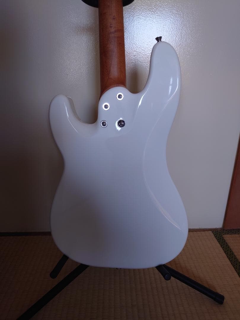 Bacchus BPB-1DX RSM/M ホワイト エレキベース