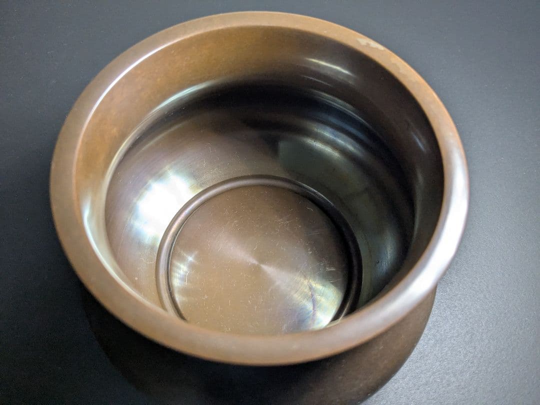 千家十職　十一代中川浄益　利休形餌畚えふご　建水　唐金