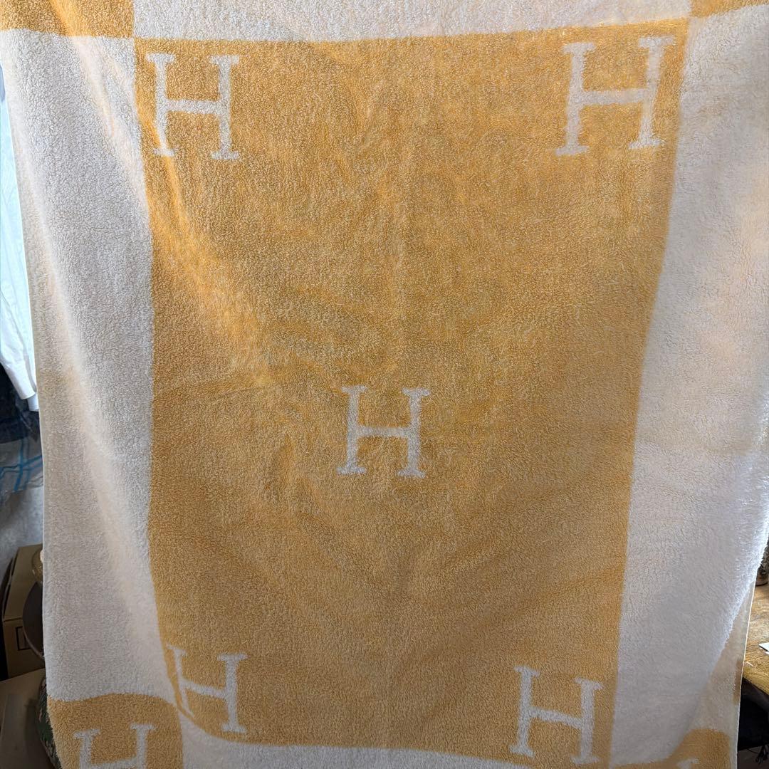 今がお得　エルメス　オレンジとクリーム色のバスタオル