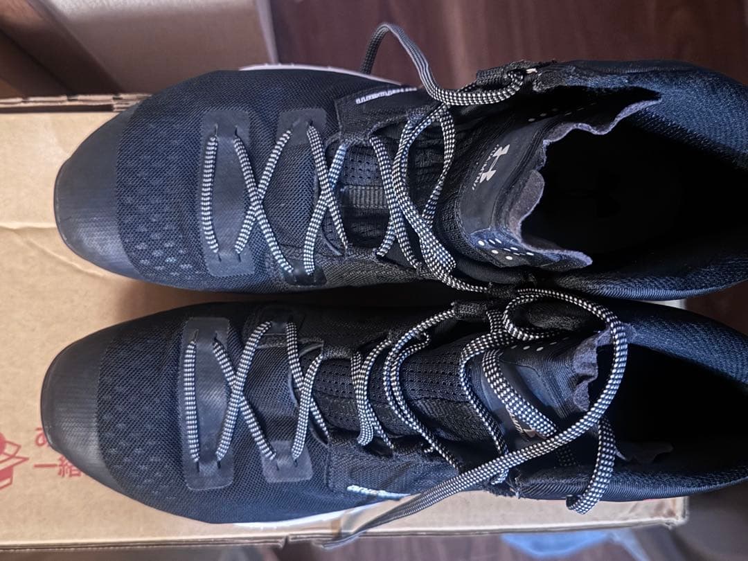 Under Armour 防水ハイカットシューズ