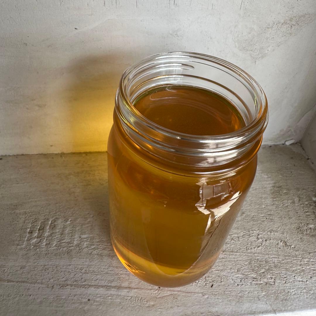 momoR7年　国産蜂蜜　1kg あかしあ　非加熱ハチミツ純粋　生蜂蜜