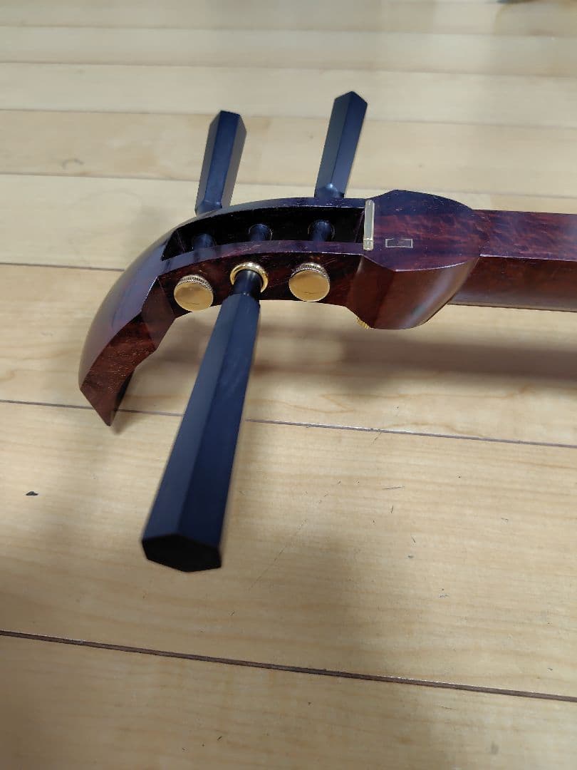 Ø*様 高級三味線太棹　 紅木東さわりk9刻印金細　二本溝子持綾杉胴　ケース付