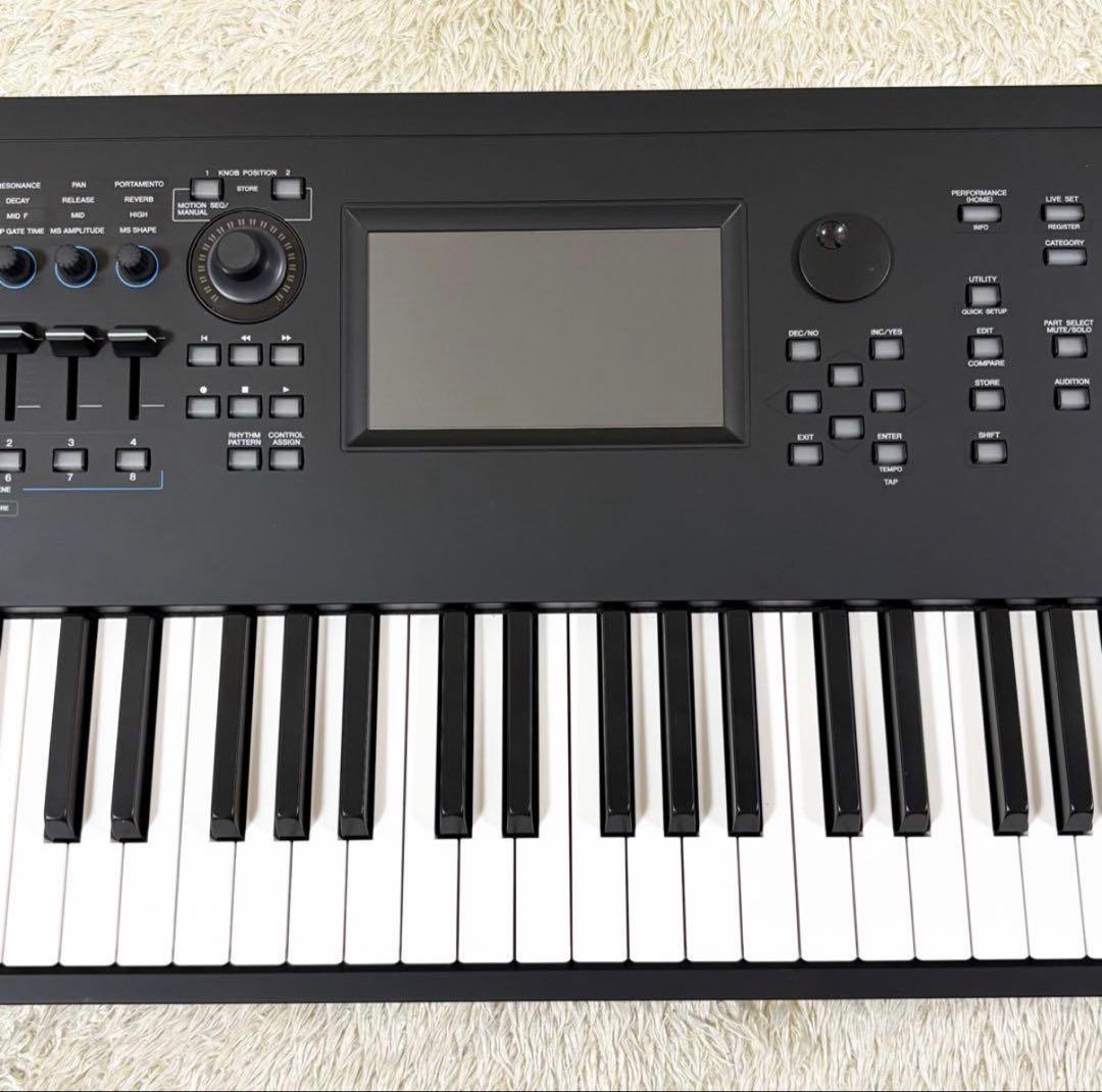 【新品同様】YAMAHA シンセサイザー MODX8+ ソフトケース ペダル付き