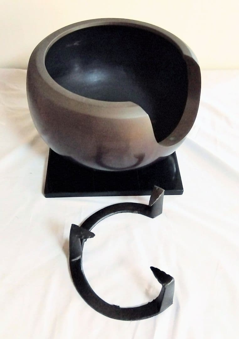 茶道具　大西風炉　風炉釜(前欠け風炉)　宗勘作　五徳　漆敷板付き　未使用