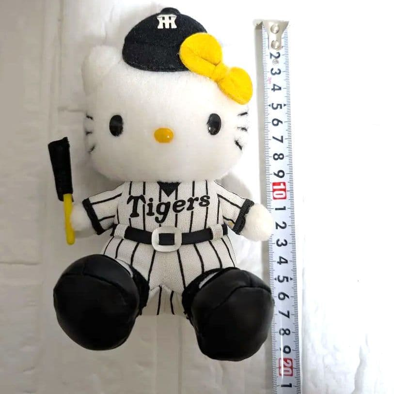 【激レア】ハローキティ Tigers ぬいぐるみ