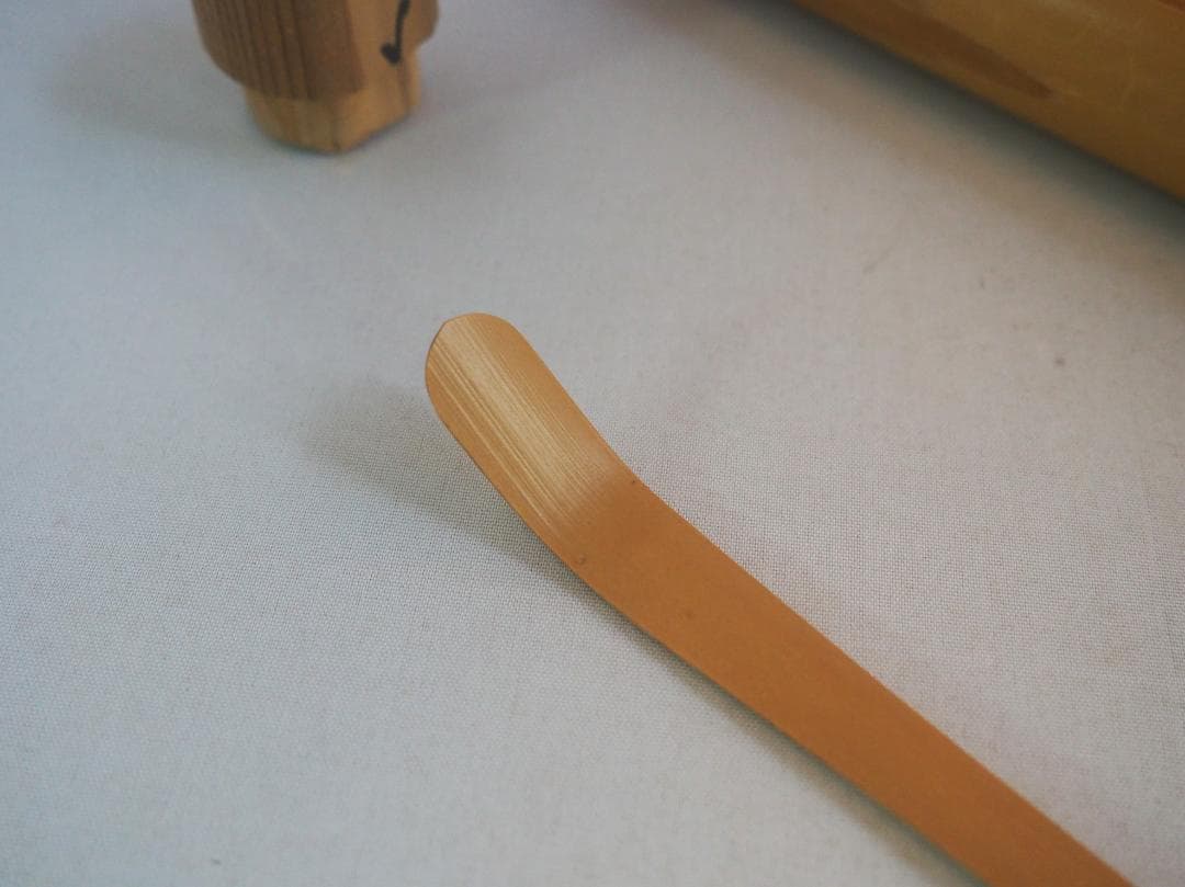 臨済宗大徳寺雲林院住職 藤田寛道造『シミ竹茶杓』銘：好日（共筒・共箱）