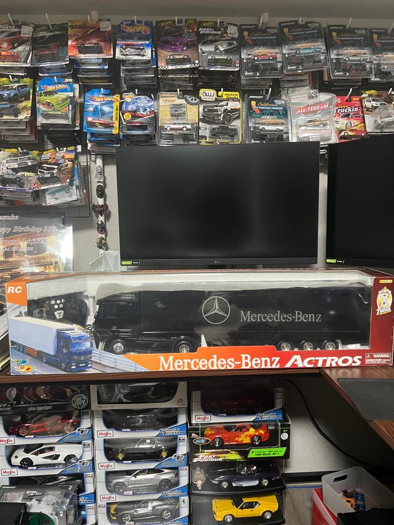 Mercedes-Benz Actros RCトラック 黒色