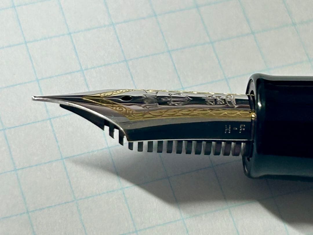 プロフェッショナルギア銀　万年筆　 細字(F)【セーラー万年筆】