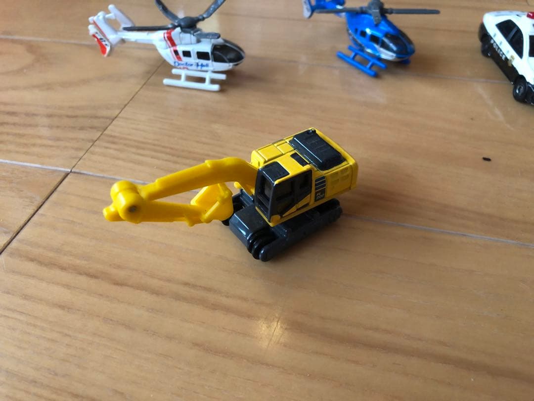 トミカたくさん