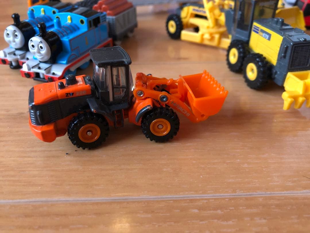 トミカたくさん