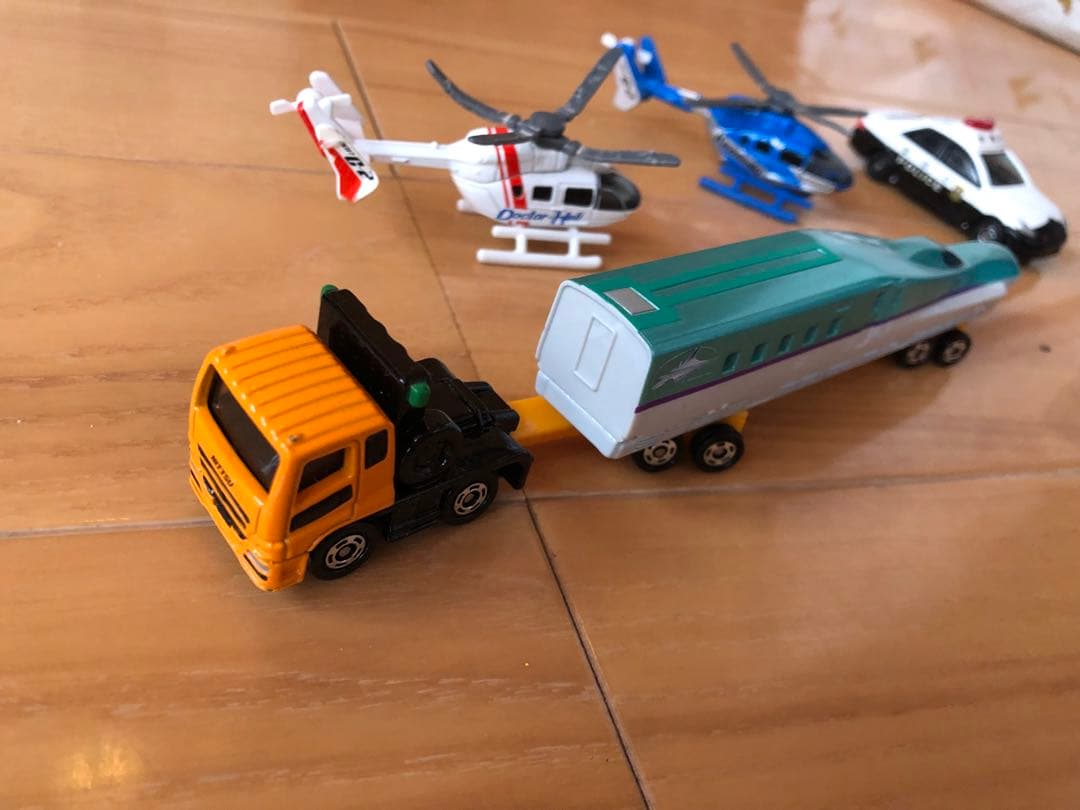 トミカたくさん