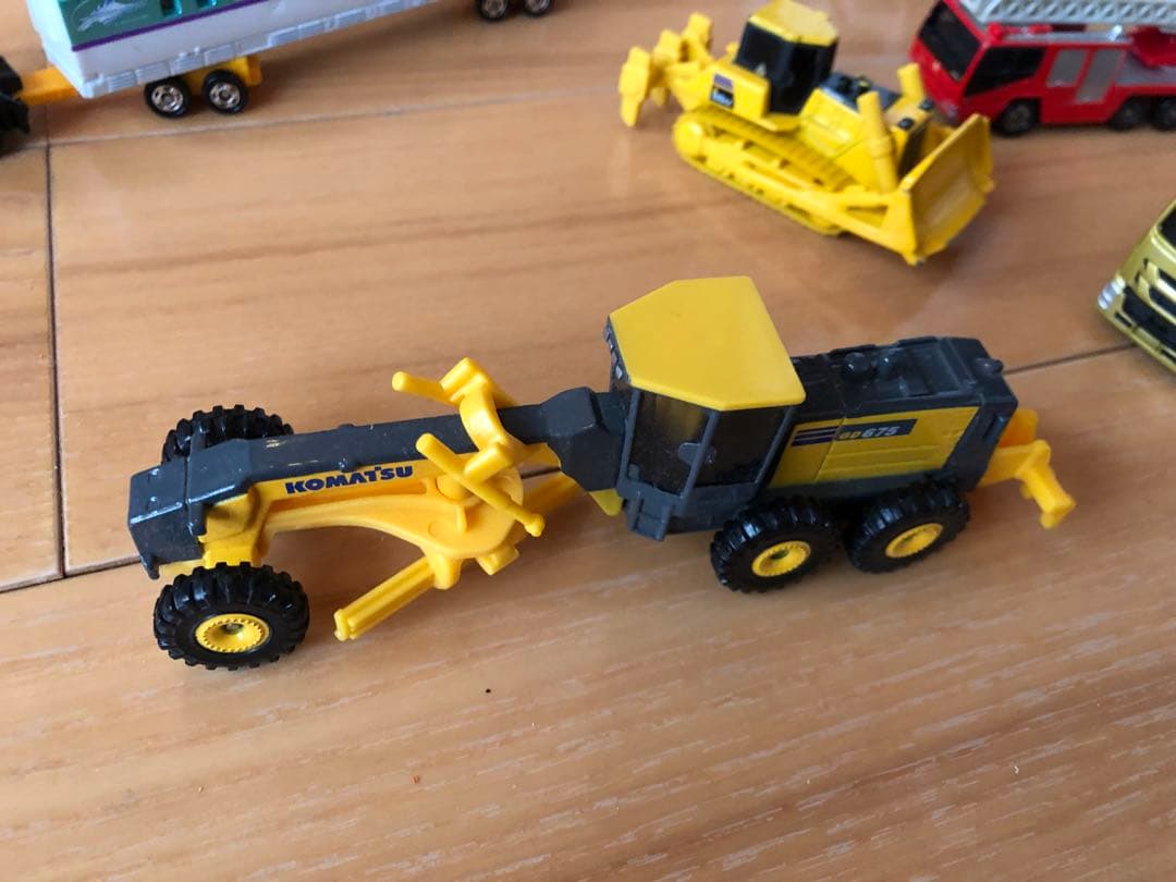 トミカたくさん