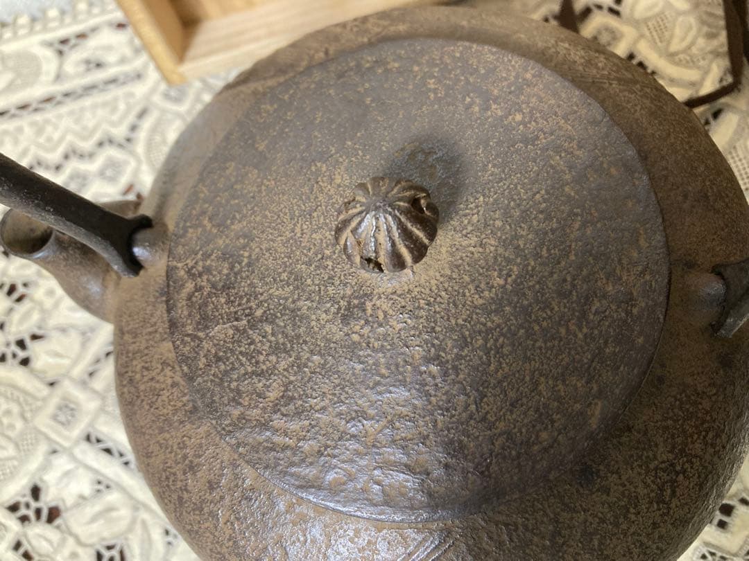 南部鉄器工房OITETSU （宝鉄堂）伝統工芸士　及川鉄作　平壺形鹿踊鉄瓶