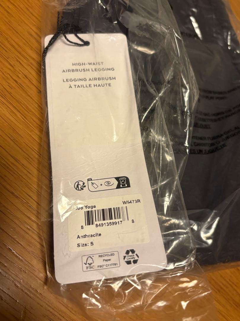 新品タグ付！alo yoga アローヨガ 新シリーズ レギンス S