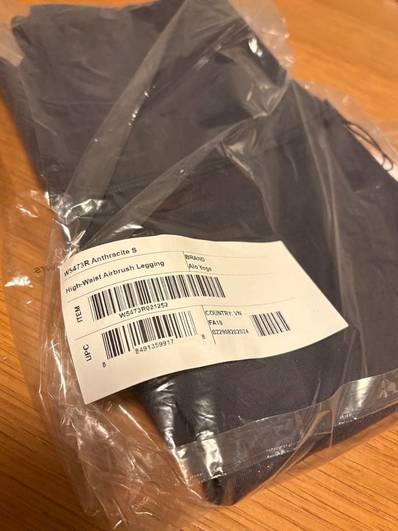 新品タグ付！alo yoga アローヨガ 新シリーズ レギンス S