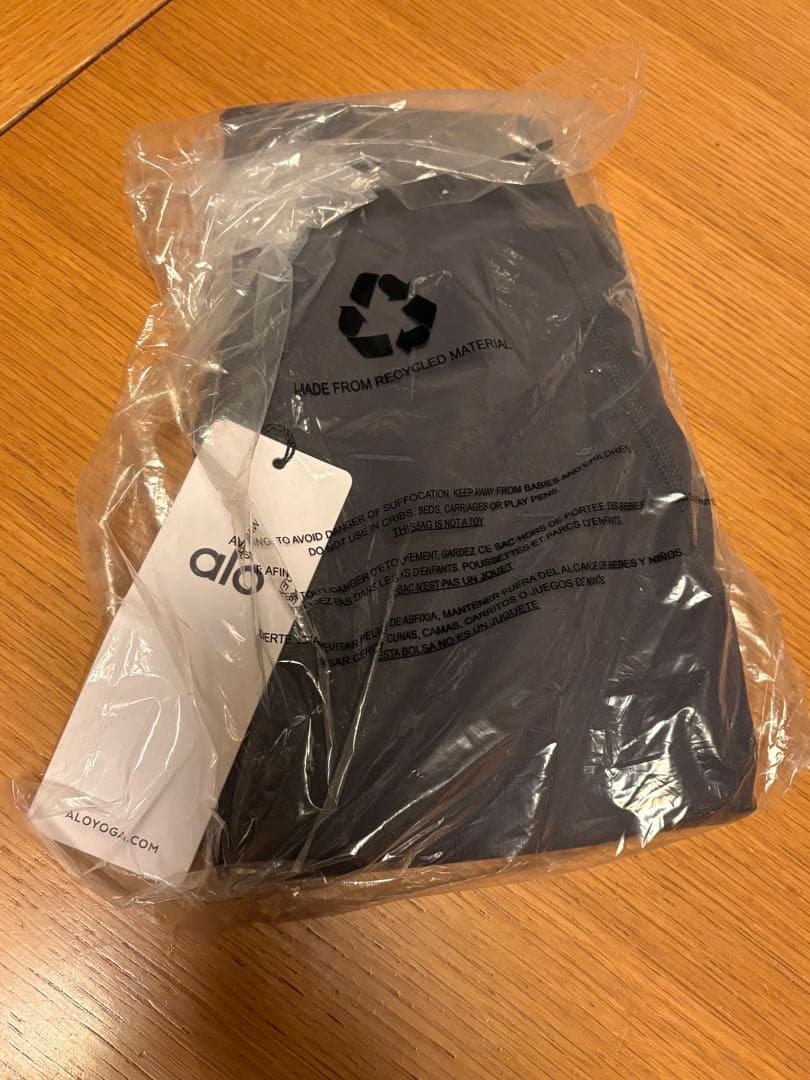 新品タグ付！alo yoga アローヨガ 新シリーズ レギンス S