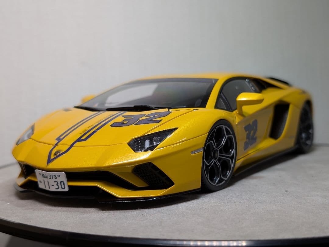 【カスタム】1/18 ランボルギーニ アヴェンタドール LP740-4 S