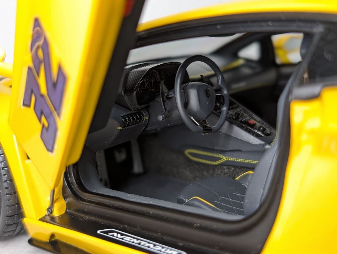 【カスタム】1/18 ランボルギーニ アヴェンタドール LP740-4 S