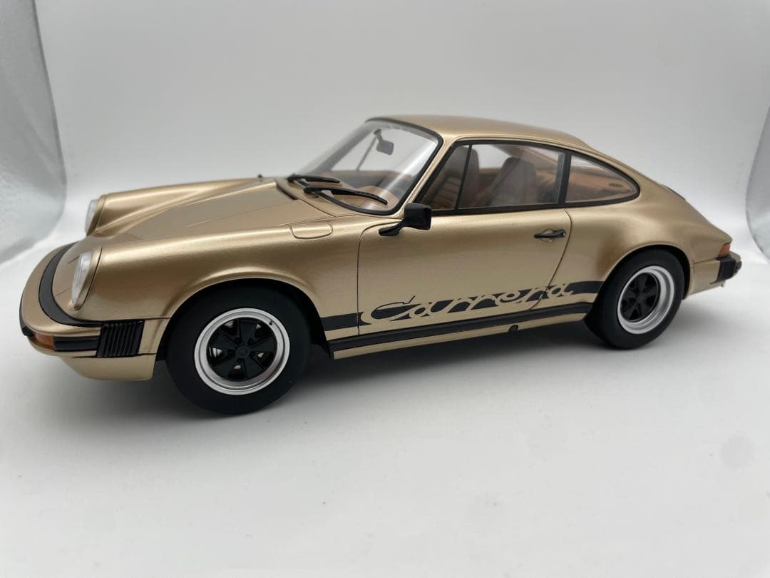 GT SPIRIT Porsche 911 Carrera ゴールド 1/18
