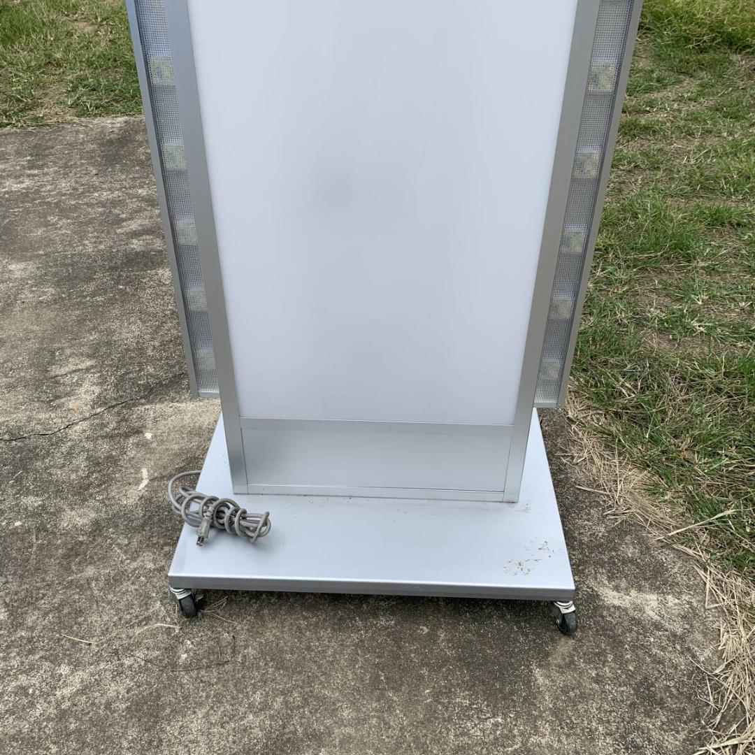 電飾看板　広告看板　キャスター付き　高さ166cm　幅73cm　奥行55cm