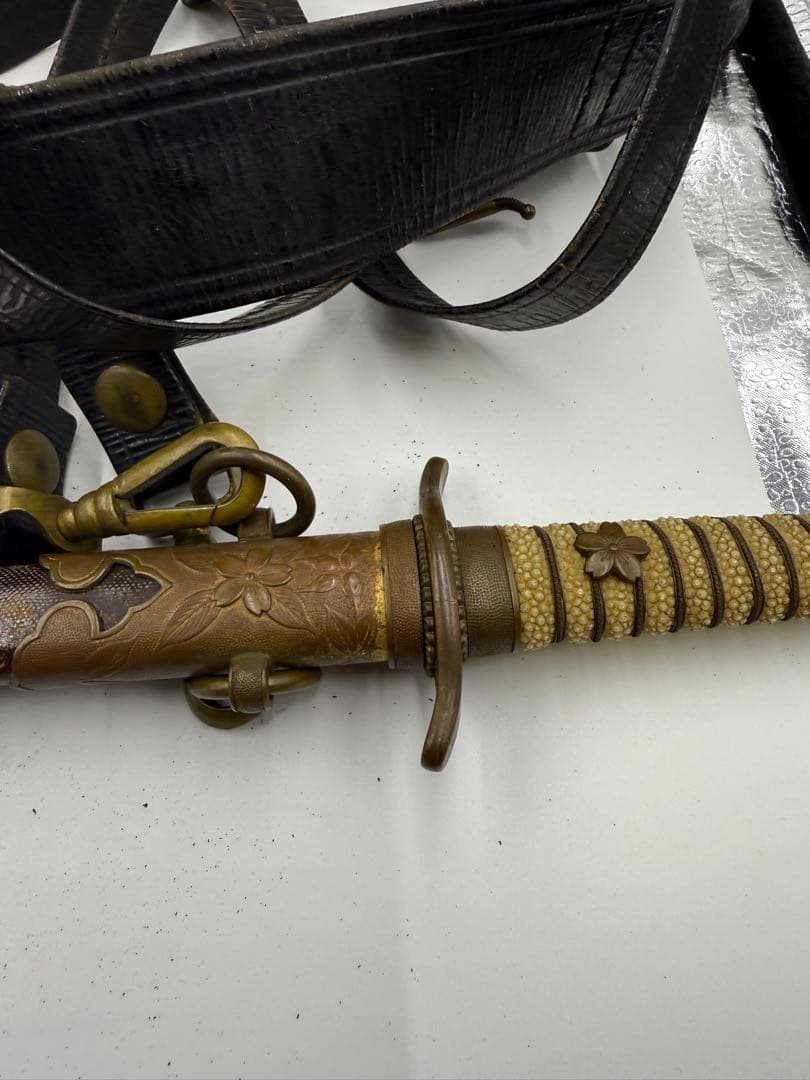 旧日本海軍　ベルトと短剣と肩章　大日本帝国海軍　当時物　海軍短剣模造刀