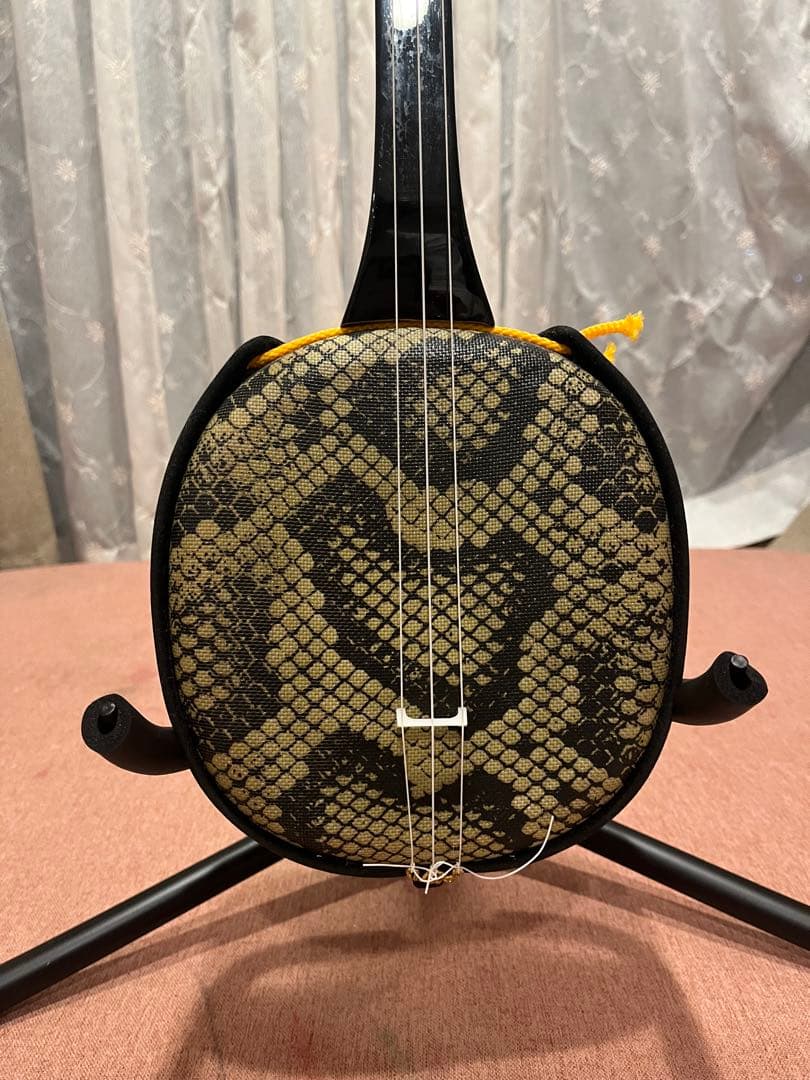 沖縄三線　ケース　楽譜　スタンド　チューナー付き　全長約７８cm 値下げしました