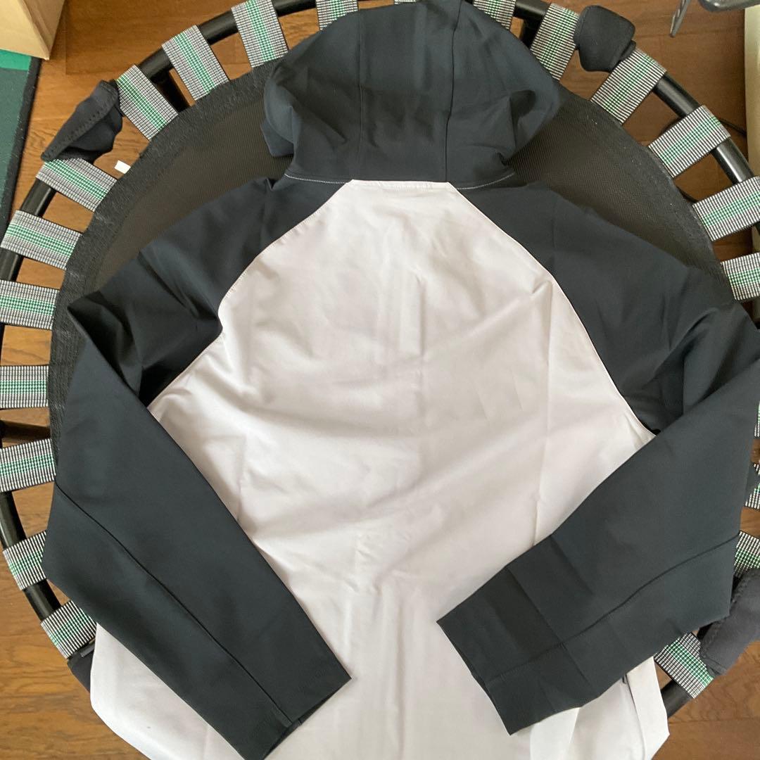 ジャイアンツパーカーＬサイズ