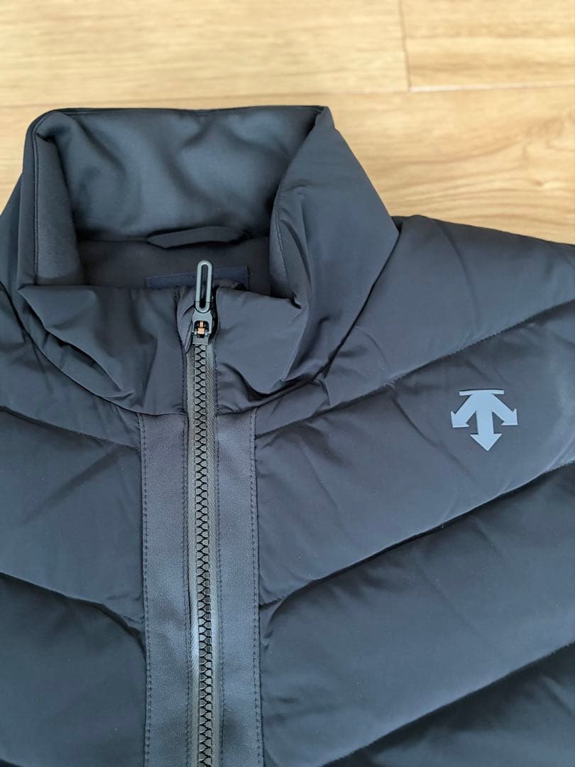 デサントゴルフ　防風ハイブリッドダウンジャケット　　ブラック