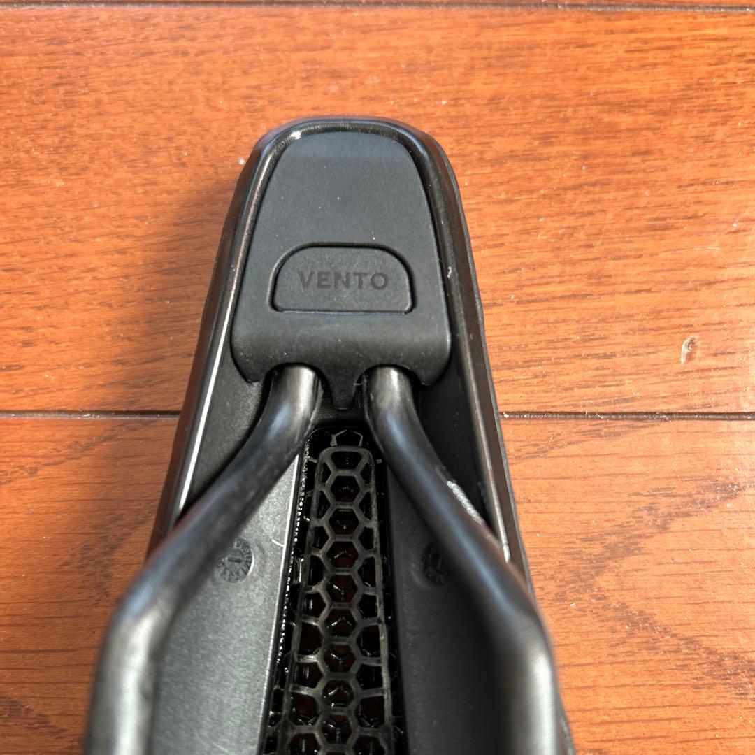 fizik フィジーク Argo R1 Adaptive サドル 150mm
